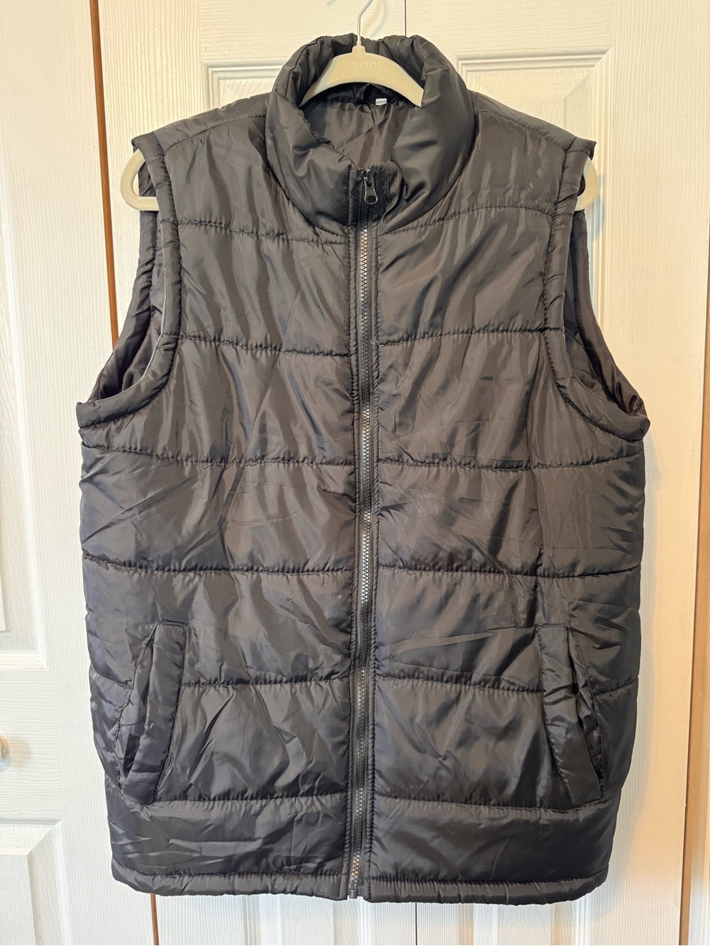 Men’s Lightweight Black Puffer Zip Up Vest Size Large No Brand Listed - Picture 2 of 11